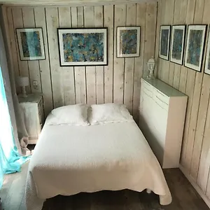 https://chalet-dans-residence-privee.fr-provencehotel.com