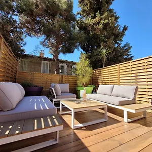 https://duplex-bulles-daix-terrasse-centre-historique.aixenprovencehotels.org