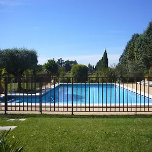 https://les-tournesols.fr-provencehotel.com